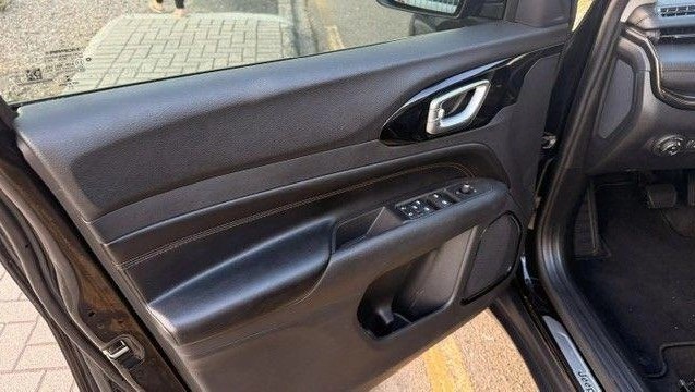 imagem-https://www.socarrao.com.br/sc-vehicle-images-prod/2032279/1786137793600-8171127_17_B_15babf8457.jpeg
