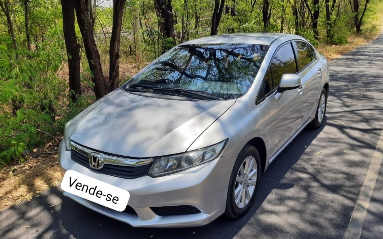 Honda Civic 2016 Prata — foto 1 de 3
