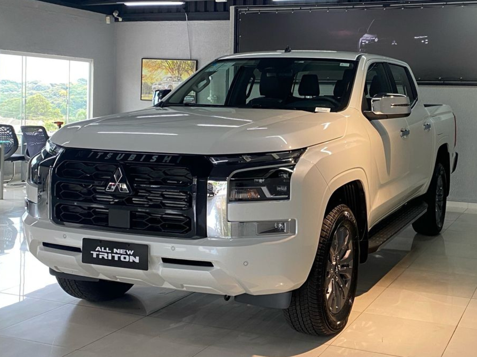 Mitsubishi Triton HPE-S 2.4 CD 4x4 TB Diesel Aut. na cor Branco em Curitiba / PR - 20475