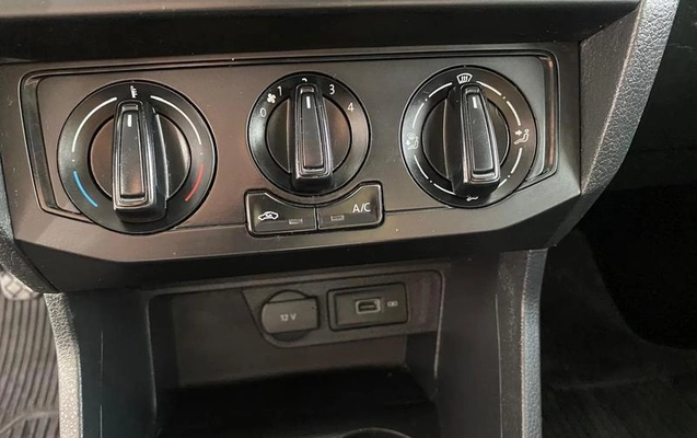 imagem-https://www.socarrao.com.br/sc-vehicle-images-prod/2049155/1790011712918-7935130_15_B_21d97946d1.jpeg