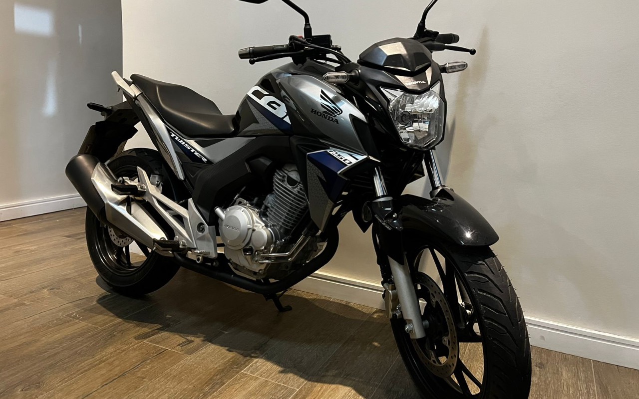 Honda CB 250 TWISTER/FLEXONE  na cor Cinza em Curitiba / PR - 2051593