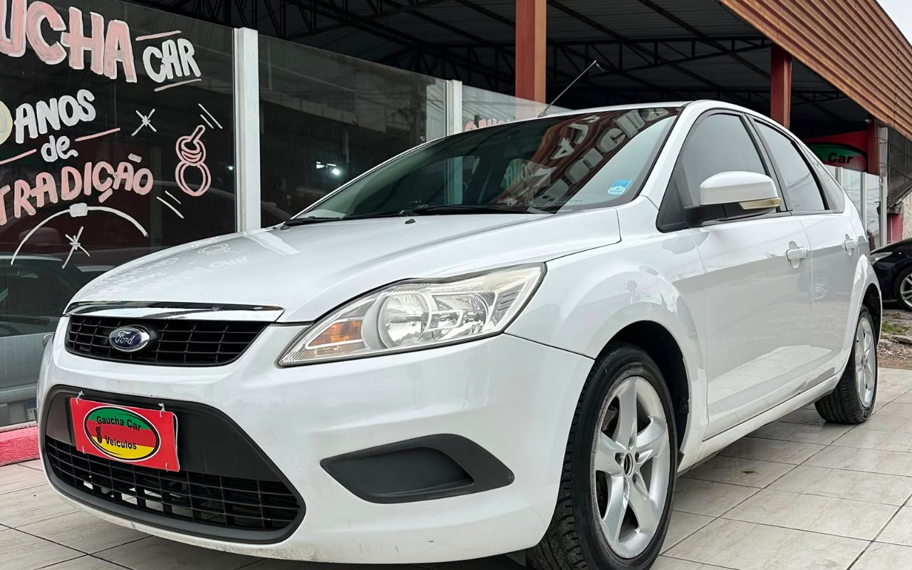 Ford Focus 2011 Branco — foto 1 de 3