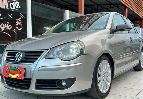 Volkswagen Polo Sedan 2011 Bege — foto 1 de 3
