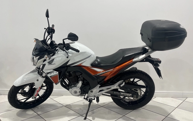 imagem-https://www.socarrao.com.br/sc-vehicle-images-prod/20519/1780073450009-SU1HXzcyMjAuanBlZw.jpeg