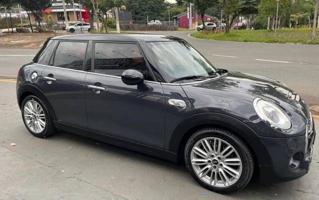 imagem-https://www.socarrao.com.br/sc-vehicle-images-prod/2055060/1787779498899-4WP3p9HEz9KsbfCrk6JCL8XSE0aFWiuO.jpg