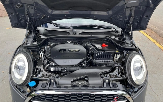imagem-https://www.socarrao.com.br/sc-vehicle-images-prod/2055060/1787779498912-cYKq0GFB00jQg3YZST1TCI6t9u3aQUsj.jpg