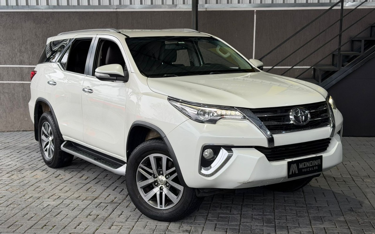 Toyota Hilux SW4 SRX 4x4 2.8 TDI 16V Dies. Aut. na cor Branco em Curitiba / PR - 2056221