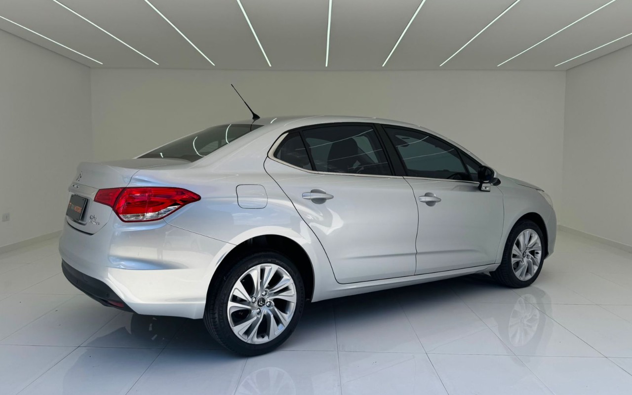 imagem-https://www.socarrao.com.br/sc-vehicle-images-prod/2056955/1781138720024-SU1HLTIwMjYwNDA4LVdBMDA1Ni5qcGc.jpg