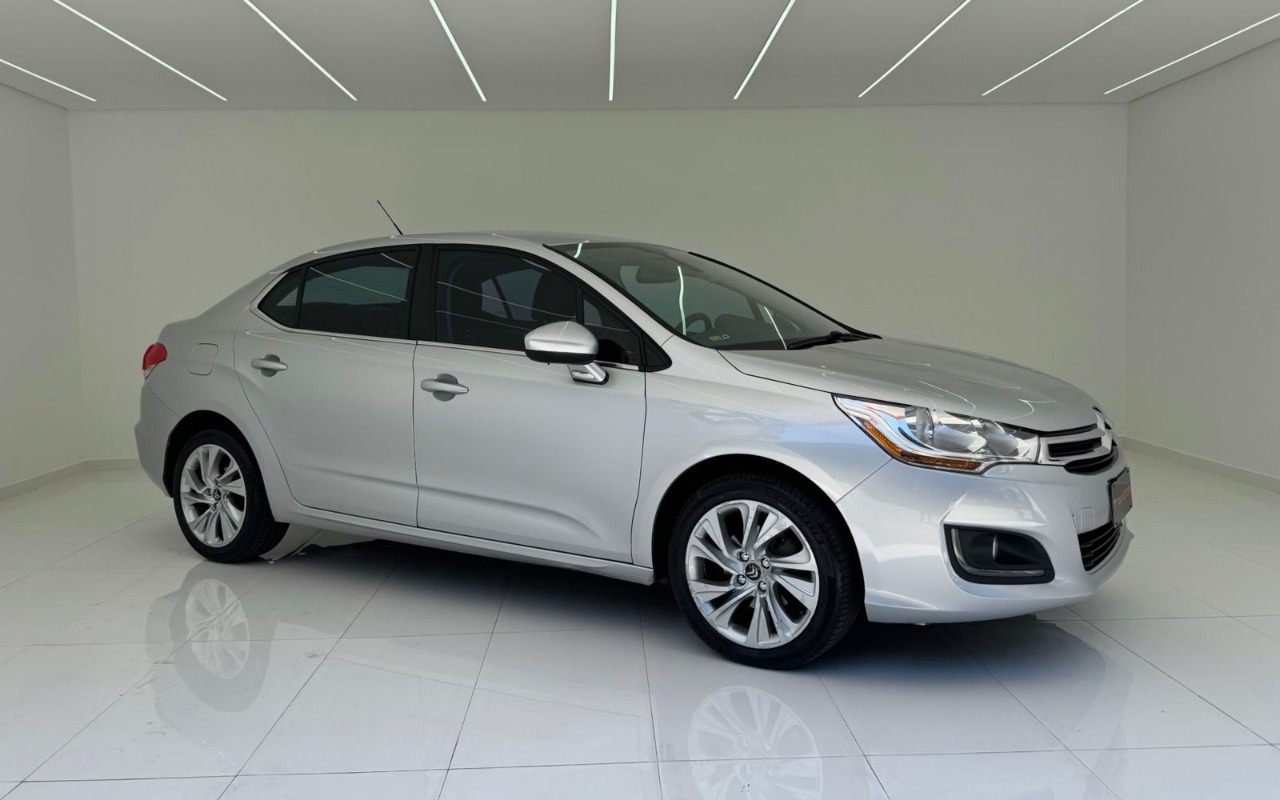 imagem-https://www.socarrao.com.br/sc-vehicle-images-prod/2056955/1781138720306-SU1HLTIwMjYwNDA4LVdBMDA1Ny5qcGc.jpg
