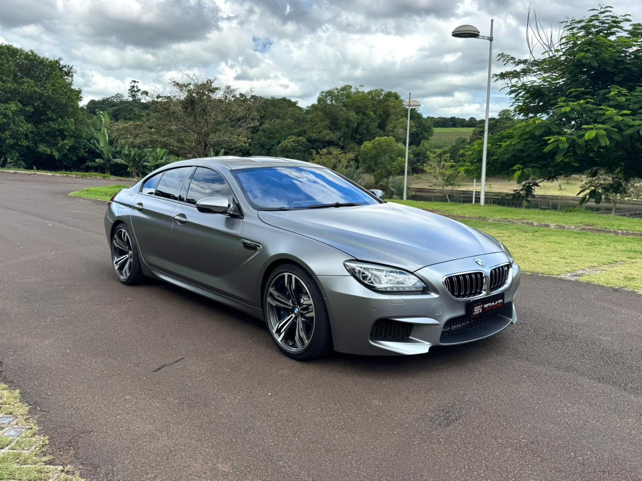 BMW M6 2015 Cinza — foto 1 de 3