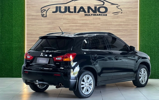 imagem-https://www.socarrao.com.br/sc-vehicle-images-prod/2067994/1787925812352-KG9x5P8EZXKWpsqe4SsrGUpg2gS8WisI.jpg