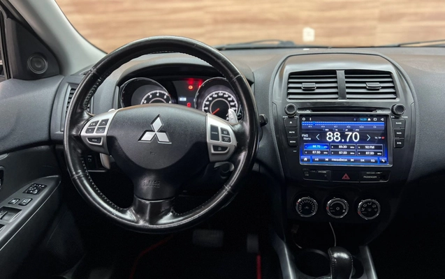 imagem-https://www.socarrao.com.br/sc-vehicle-images-prod/2067994/1787925812357-3qj1sxnOYLnDmkv14nI2UiQs5ZrTkP9Z.jpg