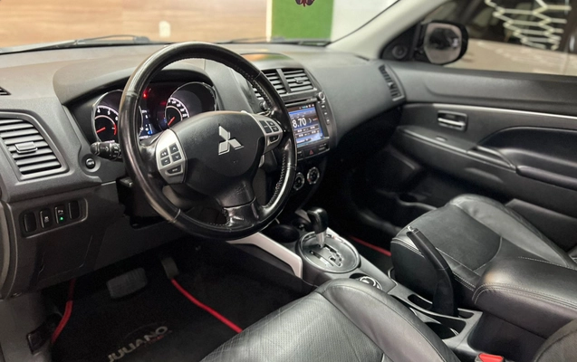 imagem-https://www.socarrao.com.br/sc-vehicle-images-prod/2067994/1787925812360-8nPFkWpG7ABaDWgq3JHj3aIyjDS9fsRw.jpg