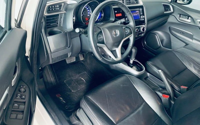 imagem-https://www.socarrao.com.br/sc-vehicle-images-prod/2068066/1789480929330-8065029_22_B_81ec0e553b.jpeg