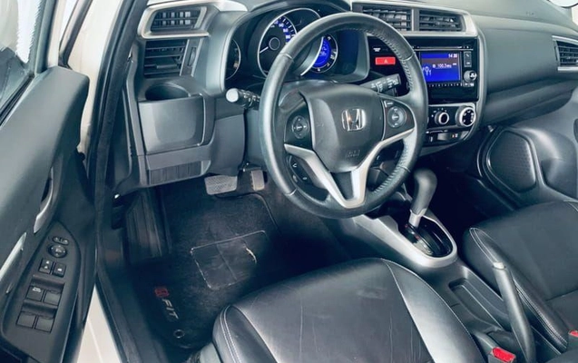 imagem-https://www.socarrao.com.br/sc-vehicle-images-prod/2068066/1789480929356-8065029_17_B_16192b9bf3.jpeg