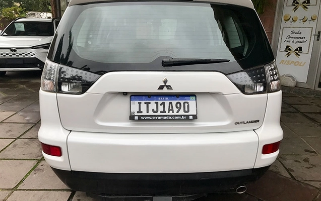 imagem-https://www.socarrao.com.br/sc-vehicle-images-prod/2069307/1787057439594-NOhF5YwwmD0smIWgGbyw3MUMRI8Dg2cX.jpg