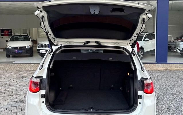 imagem-https://www.socarrao.com.br/sc-vehicle-images-prod/2071176/1783099986281-09e0e2e16b4e48a2908144f0ffc29398_1780680240672.jpg