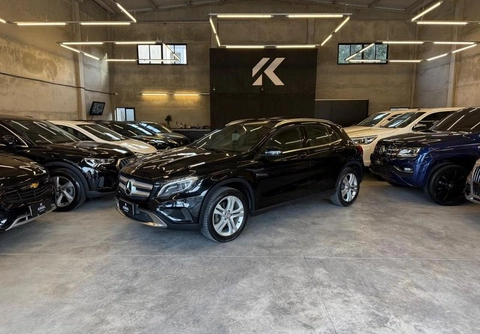 Mercedes-Benz GLA 200 2015 Preto — foto 1 de 3