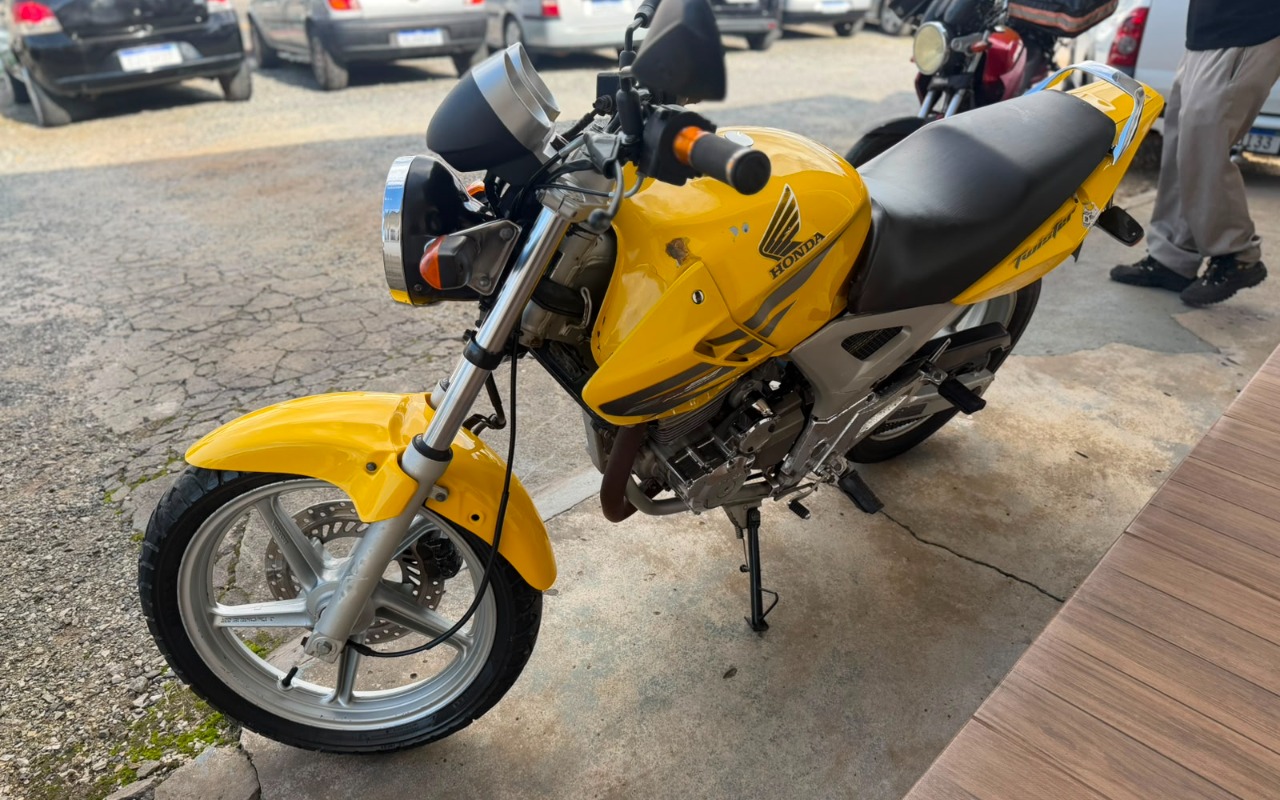 Honda CBX 250 TWISTER  na cor Amarelo em Campo Largo / PR - 2073247