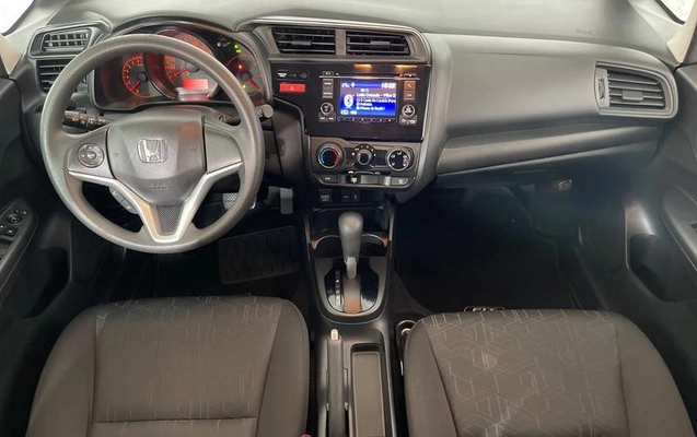 imagem-https://www.socarrao.com.br/sc-vehicle-images-prod/2074046/1788466231308-7888814_11_B_67667f0a21.jpeg