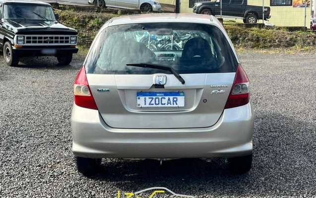imagem-https://www.socarrao.com.br/sc-vehicle-images-prod/2075611/1781214435411-M1DcA1ZhX0ThasK7XoJfsvMRCo6qz6TZ.jpg