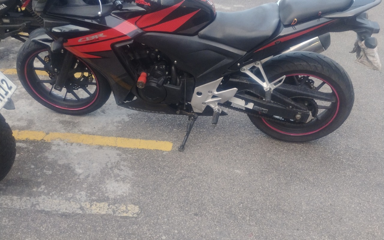 Honda CBR 500R  na cor Preto em São José dos Pinhais / PR - 2075624