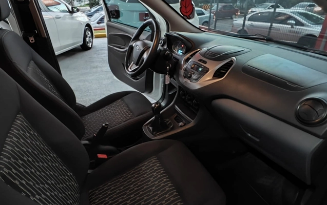 imagem-https://www.socarrao.com.br/sc-vehicle-images-prod/2077385/1781221320465-V2hhdHNBcHAgSW1hZ2UgMjAyNi0wNi0xMSBhdCAxOC4yNi4yMCAoMykuanBlZw.jpeg