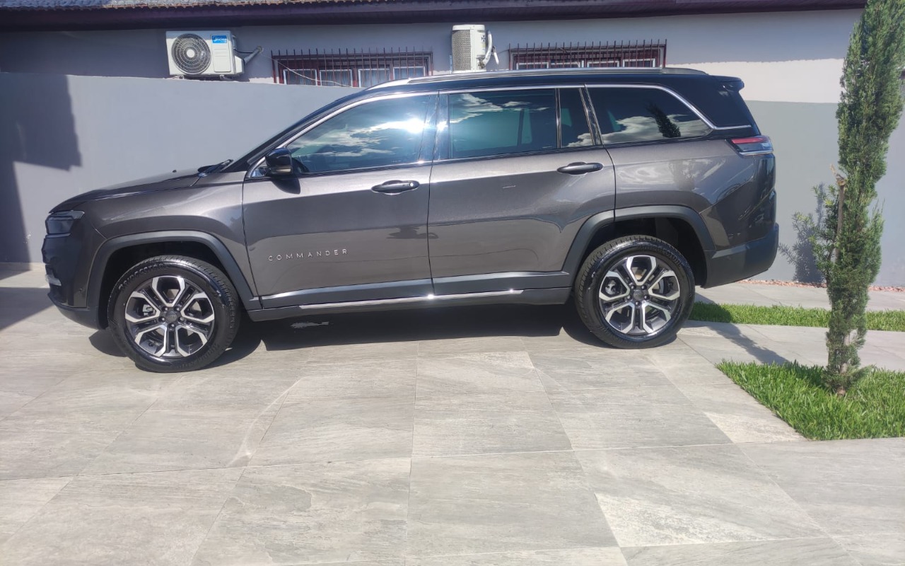 Jeep Commander 2022 Cinza — foto 1 de 3