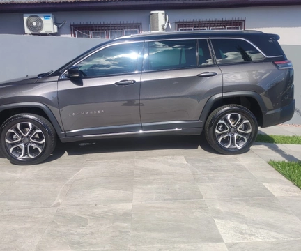 Jeep Commander 2022 Cinza — foto 1 de 3