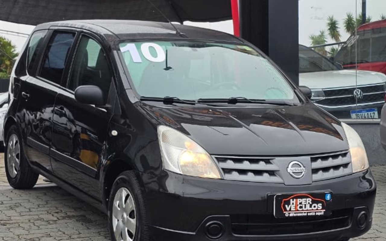 Nissan LIVINA 2010 Preto — foto 1 de 3