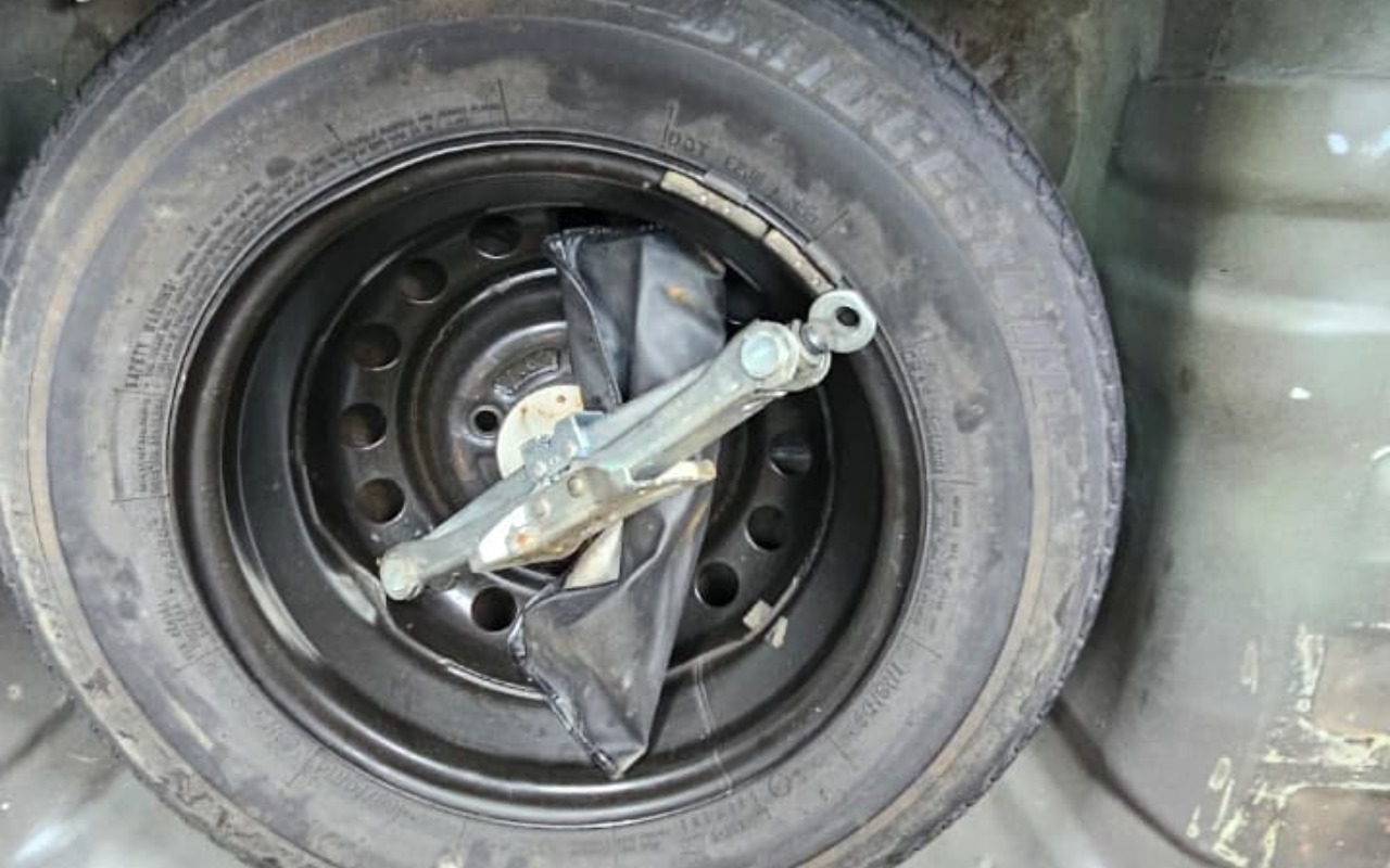 imagem-https://www.socarrao.com.br/sc-vehicle-images-prod/2087540/1781269634566-OWU2MWI4OTEtMGU2My00ZDU1LTk4MTQtNDM3ZDA4MzYyY2NhLmpwZw.jpg