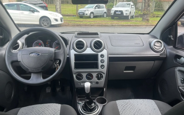 imagem-https://www.socarrao.com.br/sc-vehicle-images-prod/2089084/1782666475268-vehicle_image_1781274411_2e772ef16484f3e92a1d9a82e6eeefc9.jpeg