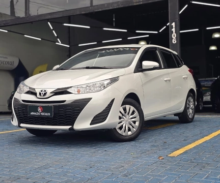 Toyota Yaris 2022 Branco — foto 1 de 3
