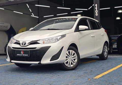 Toyota Yaris 2022 Branco — foto 1 de 3