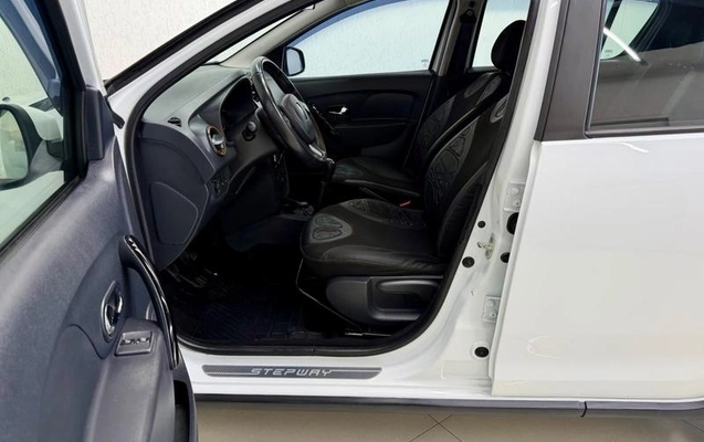 imagem-https://www.socarrao.com.br/sc-vehicle-images-prod/2096925/1792669373988-8183236_14_B_4e9476feb5.jpeg