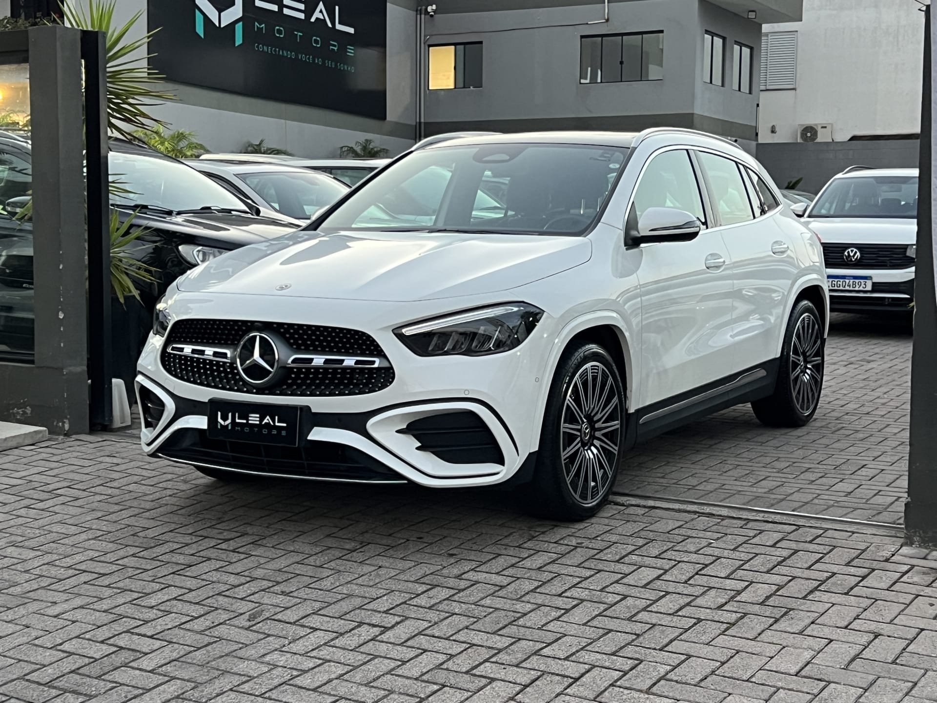 Mercedes-Benz GLA 200 AMG Line 1.3 16V TB Aut.(Híb.) na cor Branco em São José / SC - 20988