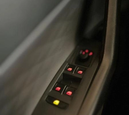imagem-https://www.socarrao.com.br/sc-vehicle-images-prod/2109319/1786742407048-8182285_17_B_cae8757939.jpeg