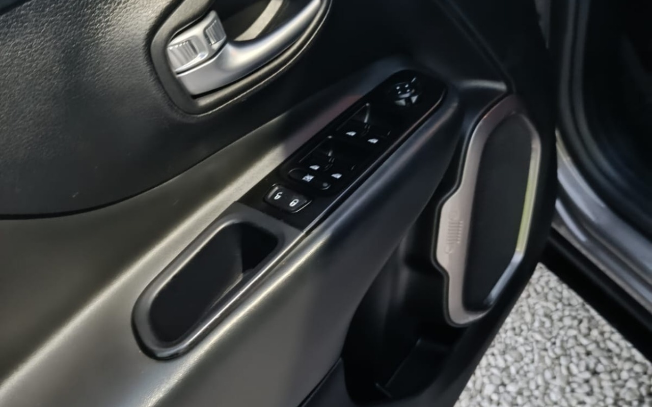imagem-https://www.socarrao.com.br/sc-vehicle-images-prod/2111037/1782330724966-V2hhdHNBcHAgSW1hZ2UgMjAyNi0wNi0yMyBhdCAxNS4xOS40OCAoMSkuanBlZw.jpeg