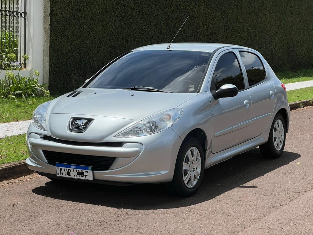 Peugeot 207 XR 1.4 Flex 8V 3p na cor Cinza em Cascavel / PR - 21129