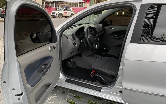 imagem-https://www.socarrao.com.br/sc-vehicle-images-prod/2119139/1783016647288-MTMuanBlZw.jpeg