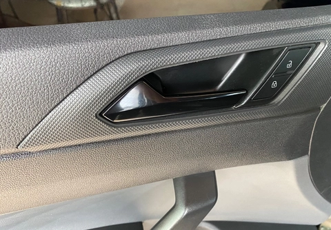 Volkswagen Polo 1.0 MPI Flex 12V 5p 2023 Preto — foto 1 de 3