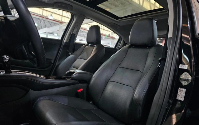 imagem-https://www.socarrao.com.br/sc-vehicle-images-prod/21217/1785015301506-6792194_9_B_0315635294.jpeg