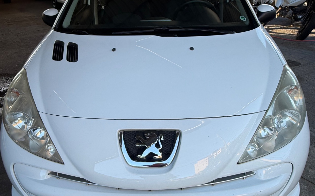 Peugeot 207 XR 1.4 Flex 8V 5p 2012 Branco — foto 1 de 3