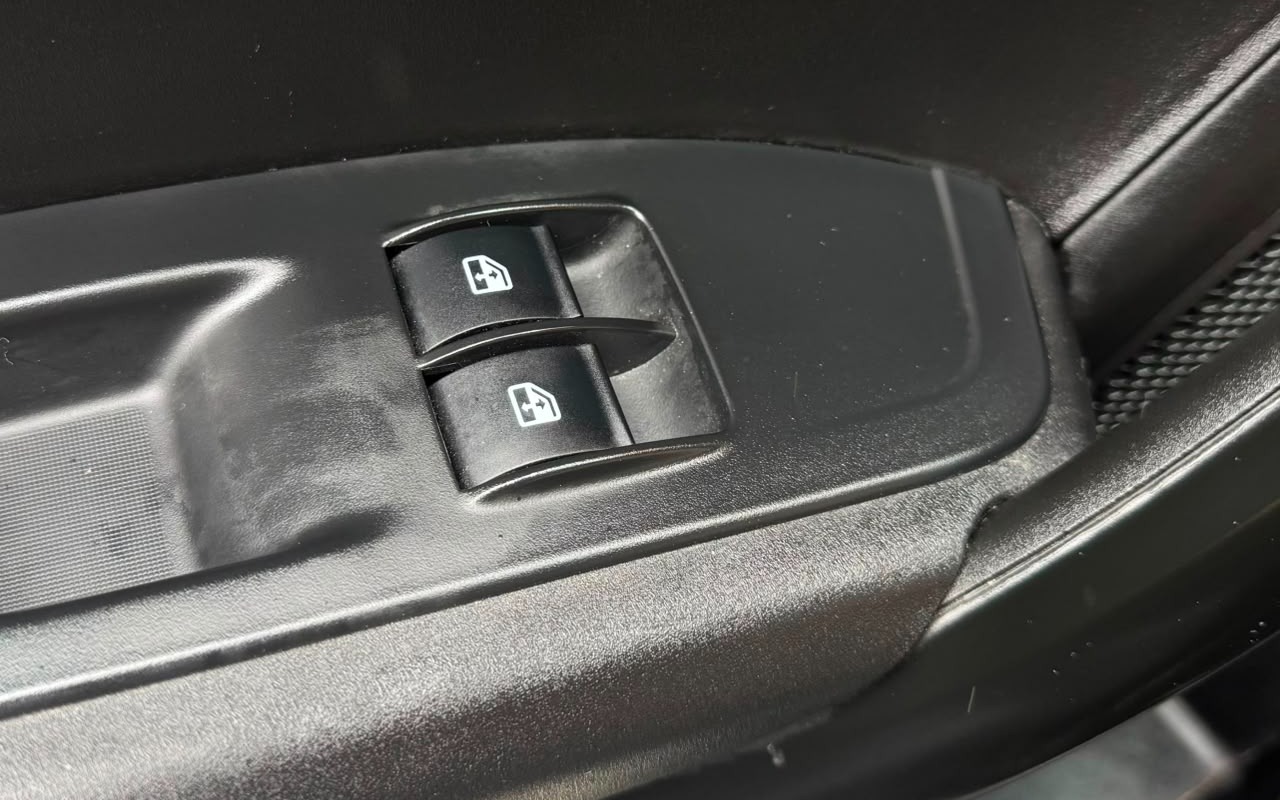 imagem-https://www.socarrao.com.br/sc-vehicle-images-prod/2150695/1781614426952-V2hhdHNBcHAgSW1hZ2UgMjAyNi0wNi0xNSBhdCAxMS40MC4yMCAoMykuanBlZw.jpeg