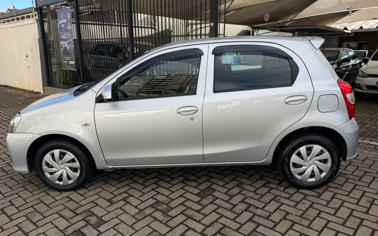 Toyota Etios X 1.3 Flex 16V 5p Mec. na cor Prata em Campinas / SP - 2155859