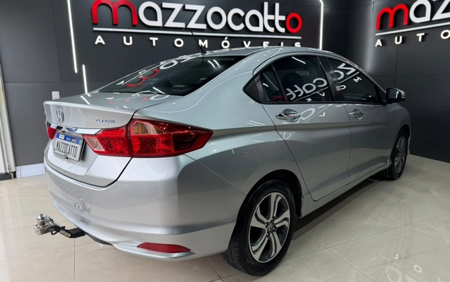 imagem-https://www.socarrao.com.br/sc-vehicle-images-prod/2155864/1789656739648-003_88cbbf96377ed6c81a54063d94edb031.jpeg