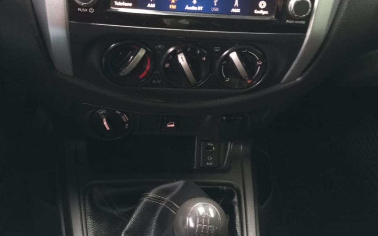 imagem-https://www.socarrao.com.br/sc-vehicle-images-prod/2156974/1781633241799-MGNjOWE5N2MtYWI3MS00MWUyLWJkODEtODNmNjE3YTQyNzViLmpwZw.jpg