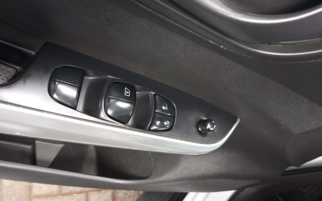imagem-https://www.socarrao.com.br/sc-vehicle-images-prod/2156974/1781633241973-Nzg3OGQyMDItMzViYi00ZWE3LTk5NTUtMmNmM2YzNDdjYzNmLmpwZw.jpg