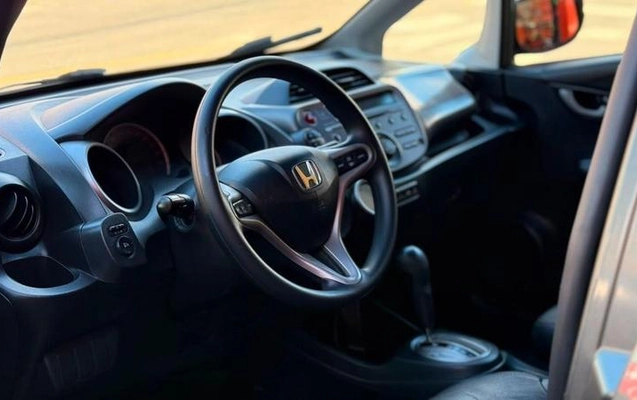 imagem-https://www.socarrao.com.br/sc-vehicle-images-prod/2157285/1787661644201-8152941_4_B_12088c452b.jpeg