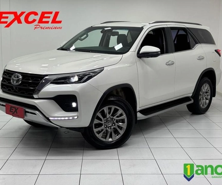 Toyota Hilux SW4 2022 Branco — foto 1 de 3